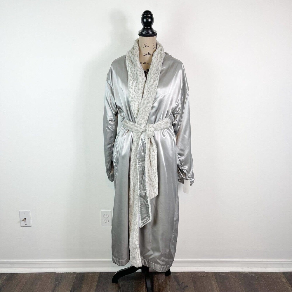 Giraffe At Home NWT Women's Luxe Satin Snow Leopard Faux Fur Robe M - Picture 2 of 7